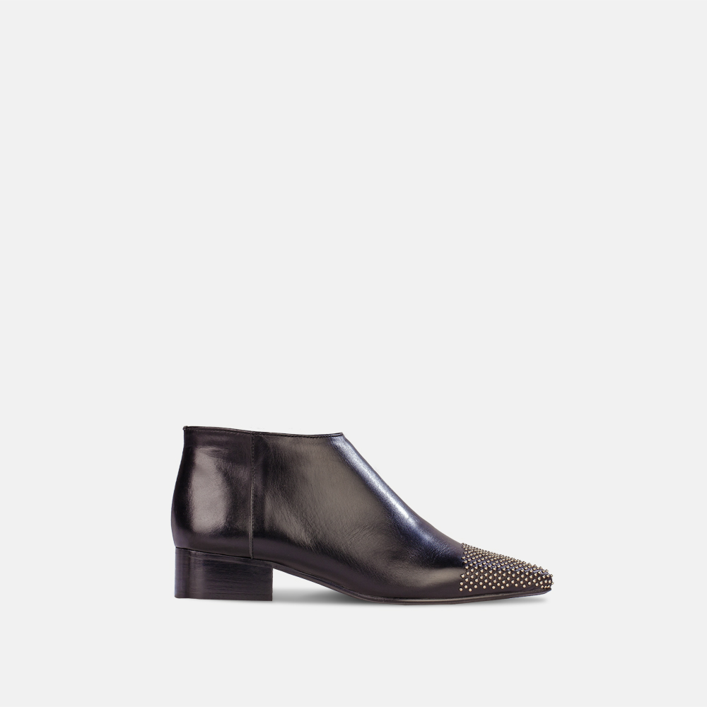 Carela Shoes